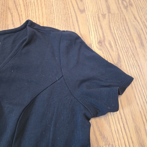 Jaanuu Black Scrub Top Stretchy Knit Gold Zip Pockets Esthetician Nurse Scrubs S - Picture 7 of 8